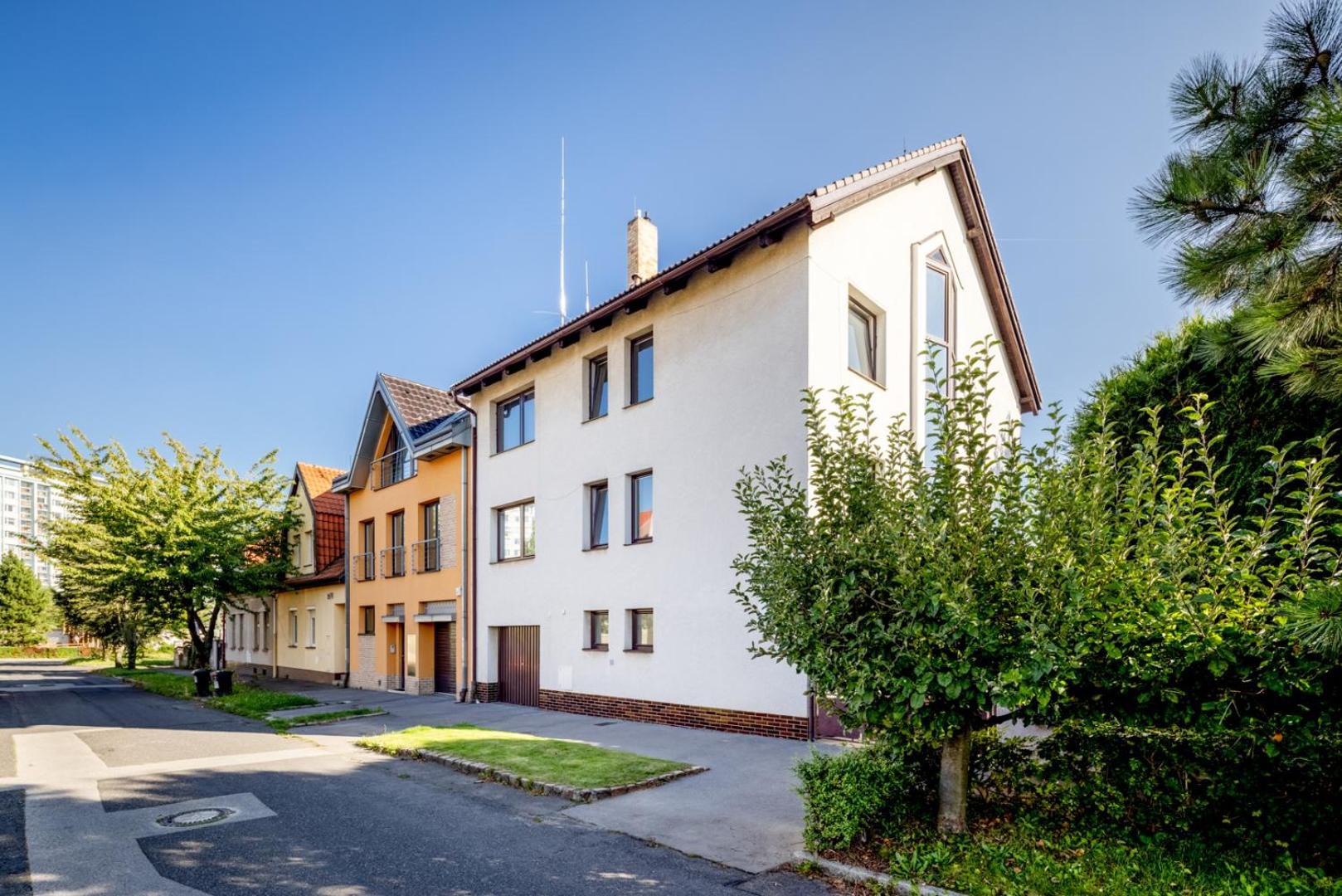 A.V.E. Pension Kliská Praga Esterno foto