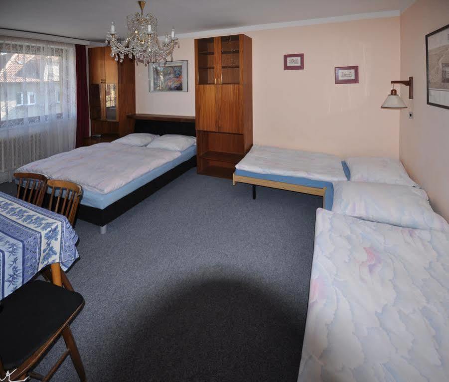 A.V.E. Pension Kliská Praga Esterno foto